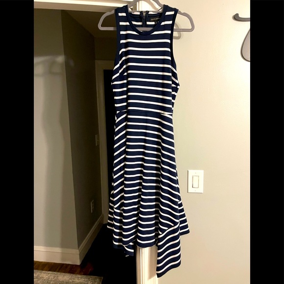 Banana Republic Dresses & Skirts - Banana Republic stripped jersey knit dress